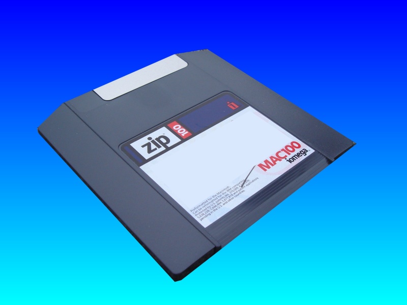 A Mac100 Zip disk with 100mb capacity.