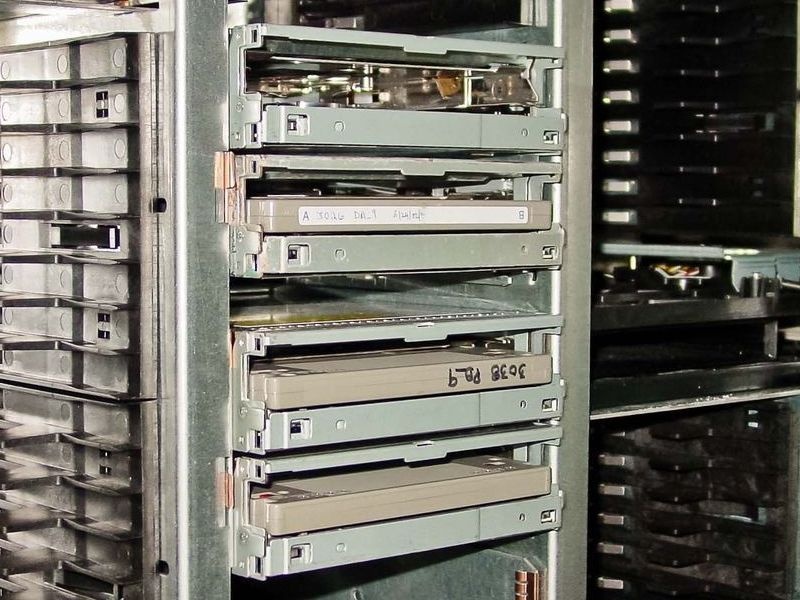 FileNet MO disks stored inside the HP Optical Disk Library Jukebox